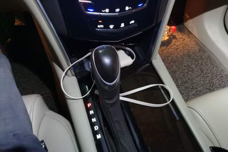 Used Cadillac XTS 2015 28T Comfort Model Gear Lever