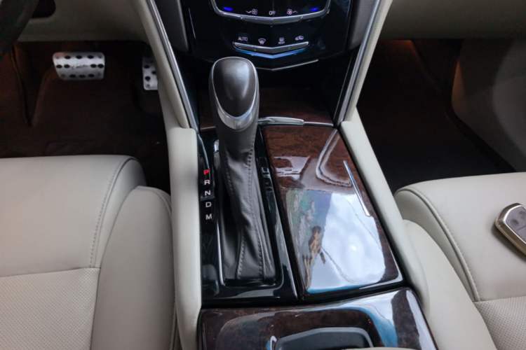 Used Cadillac XTS 2015 28T Comfort Model Gear Lever