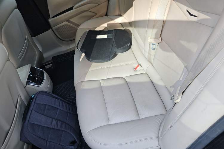 Used Cadillac XTS 2015 28T Comfort Model Left Rear Seat
