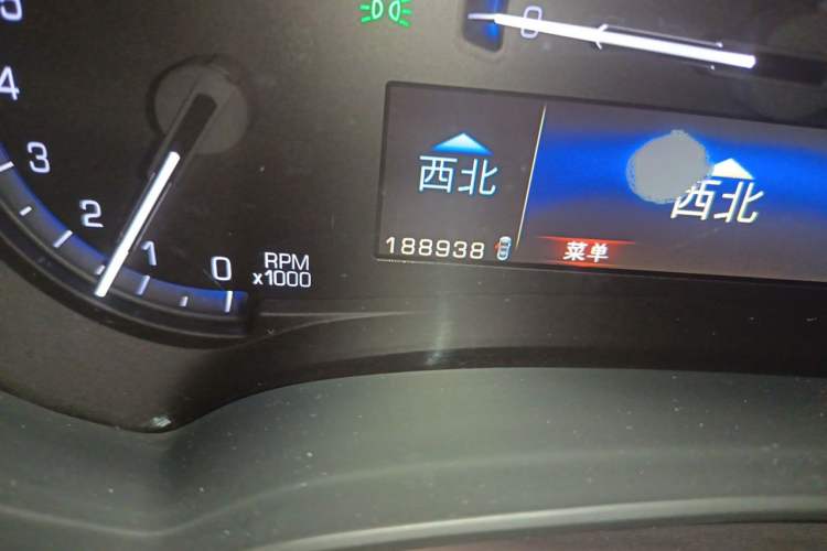 Used Cadillac XTS 2015 28T Comfort Model Odometer Close Up