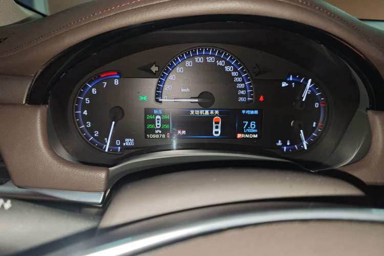 Used Cadillac XTS 2015 28T Elite Model Odometer Close Up