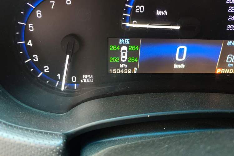 Used Cadillac XTS 2015 28T Luxury Model Odometer Close Up