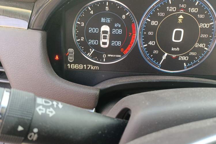 Used Cadillac XTS 2015 28T Platinum Edition Odometer Close Up