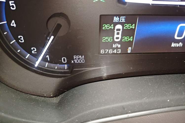 Used Cadillac XTS 2015 28T Comfort Model Odometer Close Up