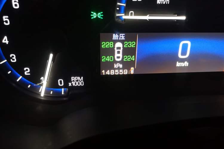 Used Cadillac XTS 2015 28T Comfort Model Odometer Close Up