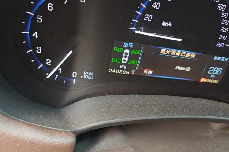 Used Cadillac XTS 2015 28T Comfort Model Odometer Close Up