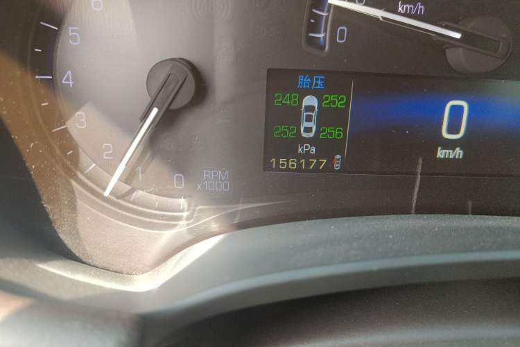 Used Cadillac XTS 2015 28T Comfort Model Odometer Close Up