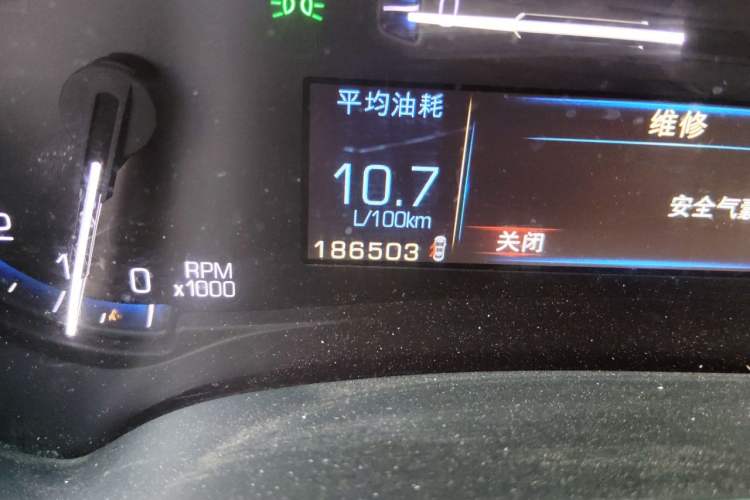 Used Cadillac XTS 2015 28T Comfort Model Odometer Close Up