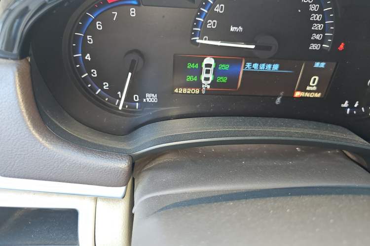 Used Cadillac XTS 2015 28T Comfort Model Odometer Close Up