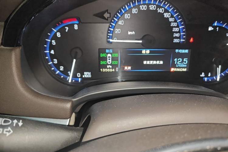Used Cadillac XTS 2015 28T Elite Model Odometer Close Up