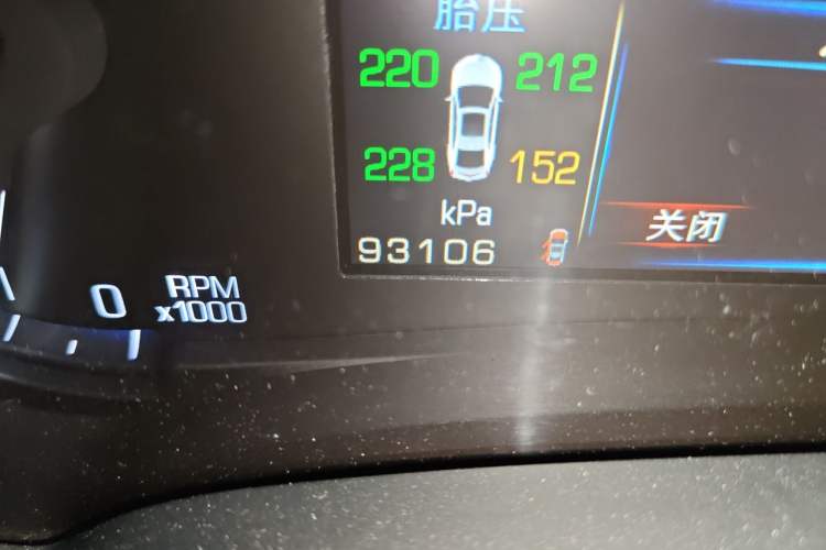 Used Cadillac XTS 2015 28T Elite Model Odometer Close Up