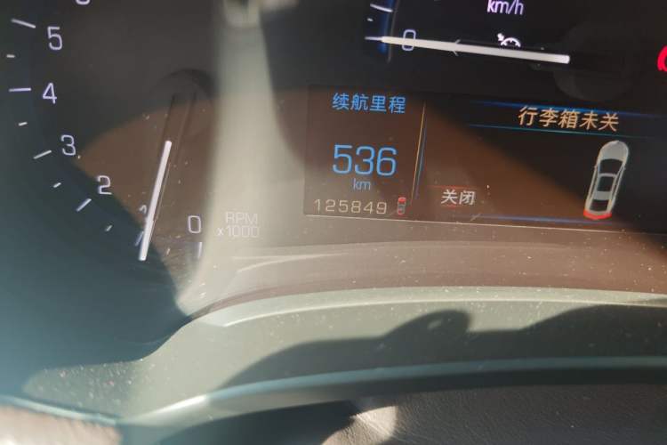 Used Cadillac XTS 2015 28T Comfort Model Odometer Close Up