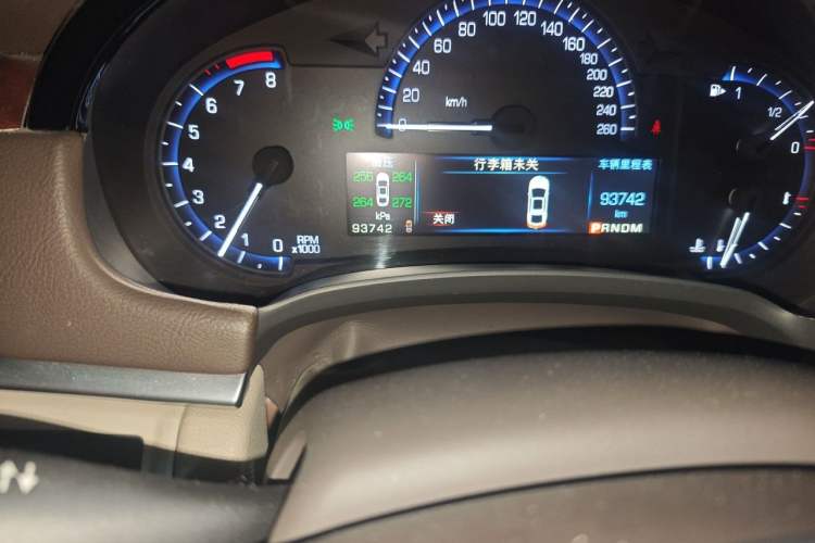 Used Cadillac XTS 2015 28T Elite Model Odometer Close Up
