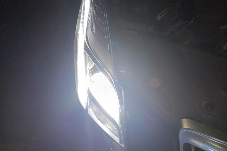 Used Cadillac XTS 2015 28T Comfort Model Right Front Headlight