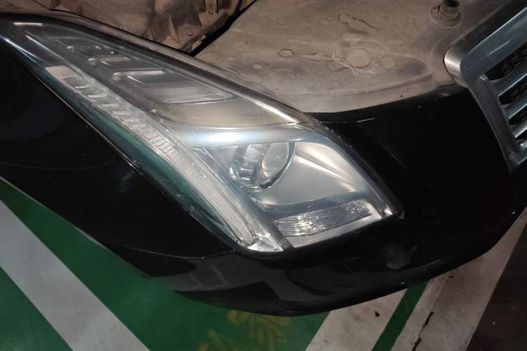Used Cadillac XTS 2015 28T Comfort Model Right Front Headlight