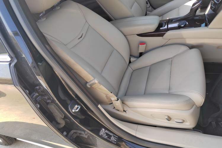 Used Cadillac XTS 2015 28T Comfort Model Right Front Seat
