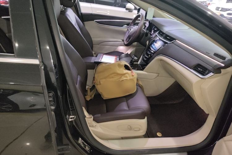 Used Cadillac XTS 2015 28T Comfort Model Right Front Seat