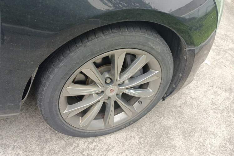 Used Cadillac XTS 2015 28T Platinum Edition Right Front Wheel Hub