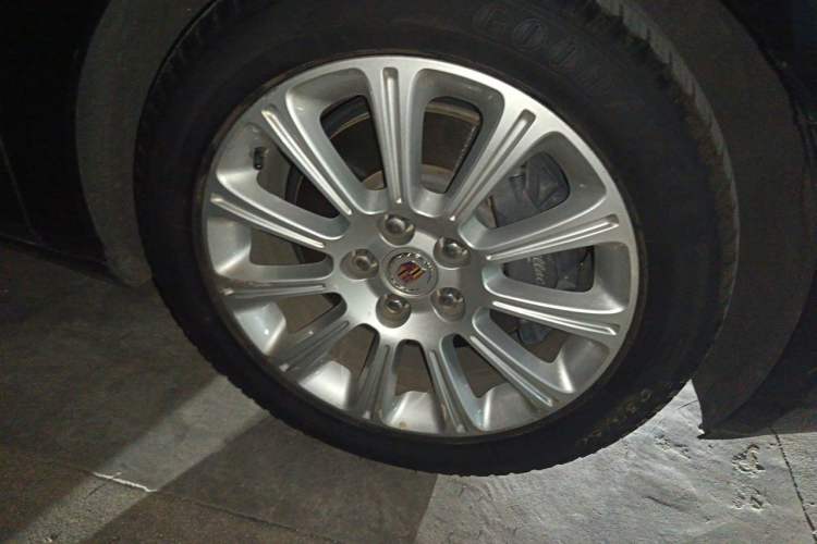 Used Cadillac XTS 2015 28T Comfort Model Right Front Wheel Hub