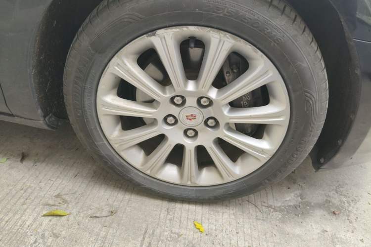 Used Cadillac XTS 2015 28T Comfort Model Right Front Wheel Hub