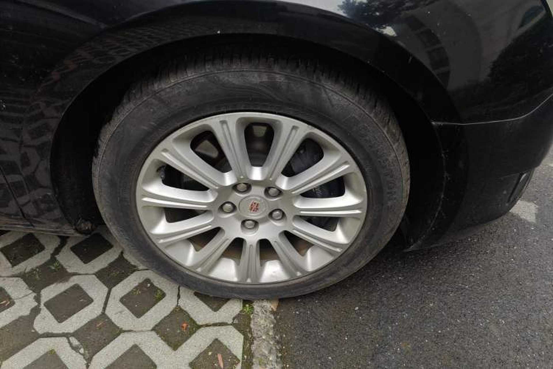 Used Cadillac XTS 2015 28T Comfort Model Right Front Wheel Hub