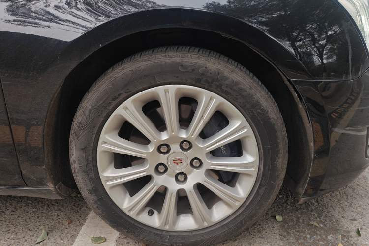 Used Cadillac XTS 2015 28T Comfort Model Right Front Wheel Hub