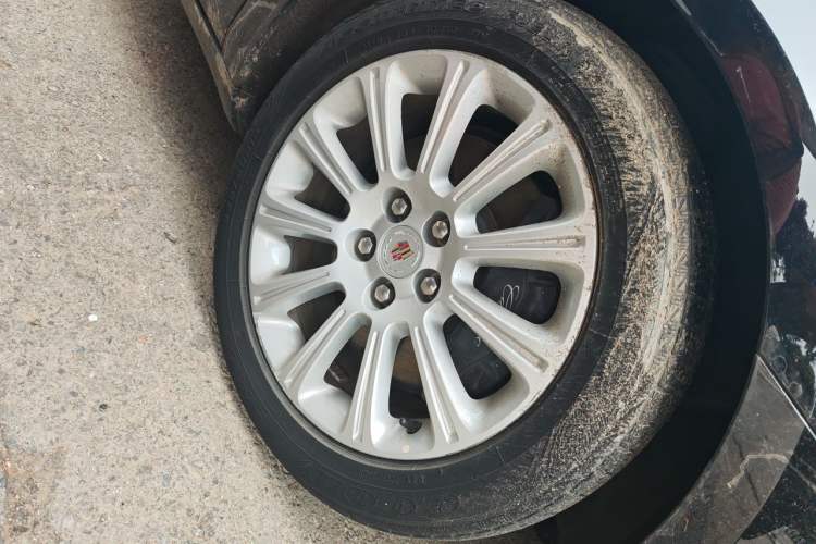 Used Cadillac XTS 2015 28T Luxury Model Right Front Wheel Hub