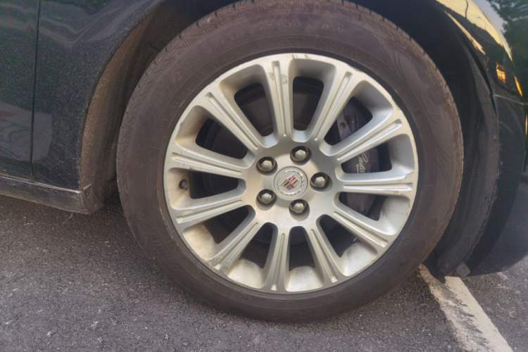 Used Cadillac XTS 2015 28T Comfort Model Right Front Wheel Hub