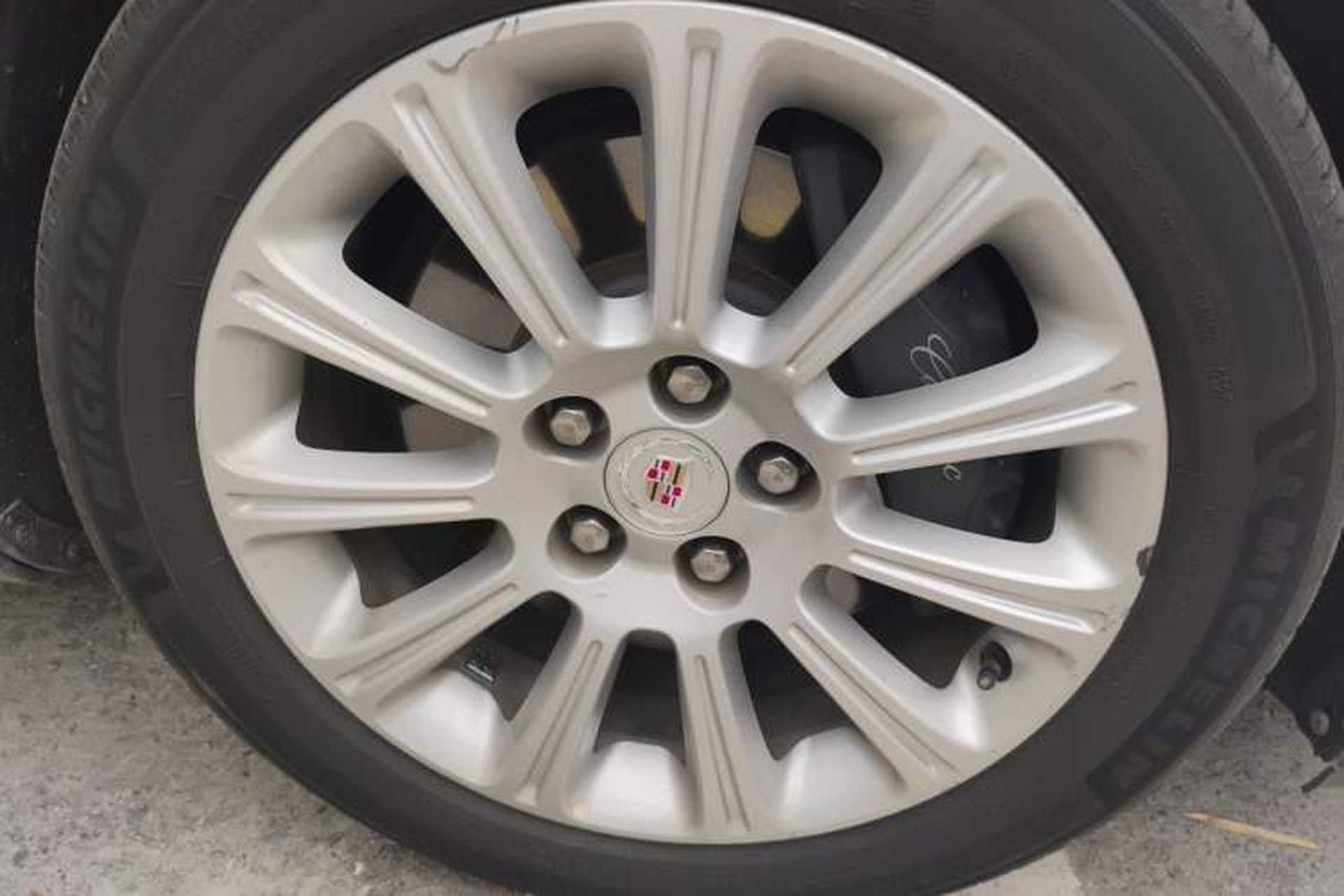 Used Cadillac XTS 2015 28T Elite Model Right Front Wheel Hub