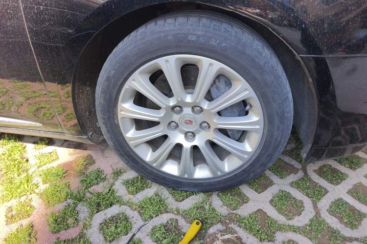 Used Cadillac XTS 2015 28T Comfort Model Right Front Wheel Hub