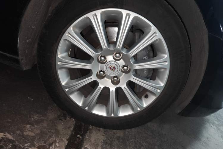 Used Cadillac XTS 2015 28T Elite Model Right Front Wheel Hub