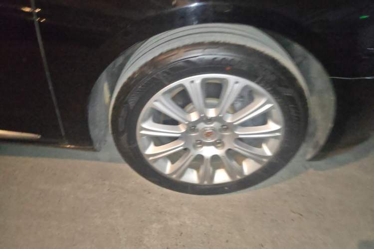 Used Cadillac XTS 2015 28T Comfort Model Right Front Wheel Hub