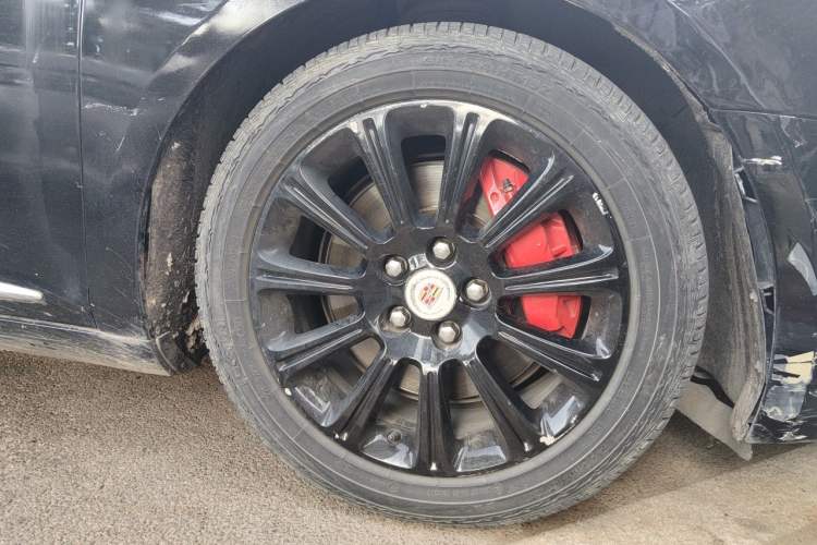 Used Cadillac XTS 2015 28T Comfort Model Right Front Wheel Hub