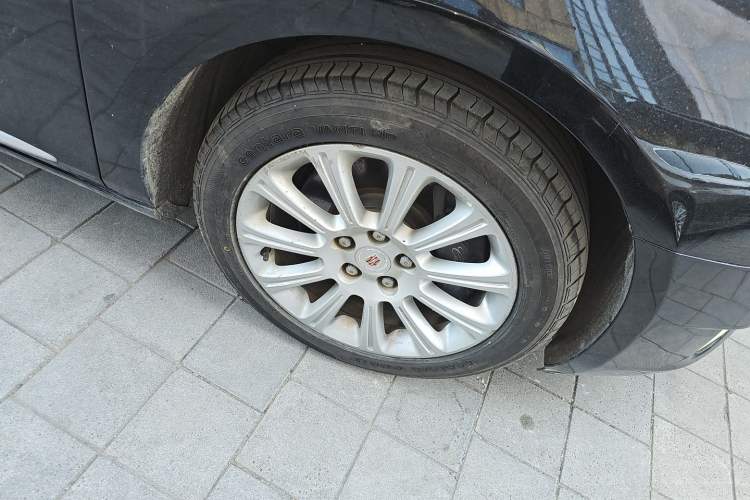 Used Cadillac XTS 2015 28T Comfort Model Right Front Wheel Hub