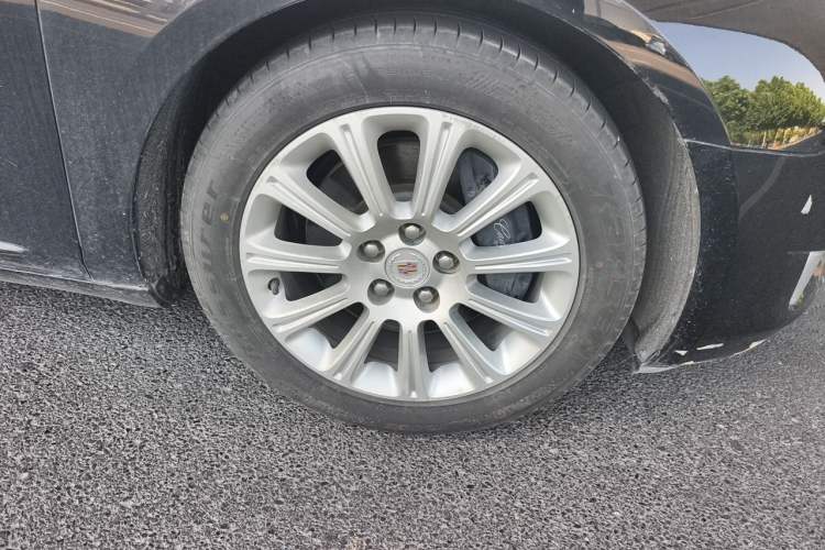 Used Cadillac XTS 2015 28T Luxury Model Right Front Wheel Hub
