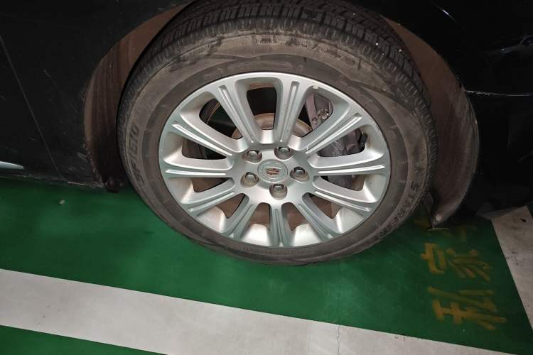 Used Cadillac XTS 2015 28T Comfort Model Right Front Wheel Hub
