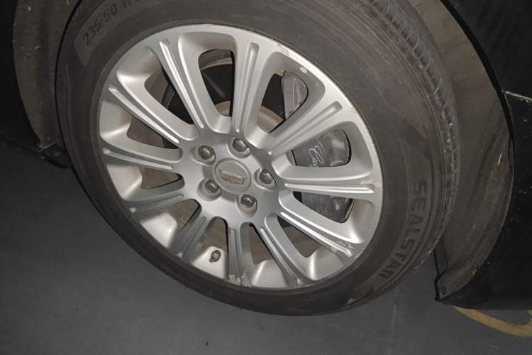 Used Cadillac XTS 2015 28T Elite Model Right Front Wheel Hub