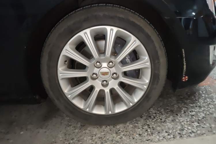 Used Cadillac XTS 2015 28T Elite Model Right Front Wheel Hub
