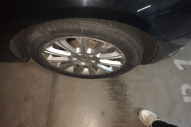Used Cadillac XTS 2015 28T Elite Model Right Front Wheel Hub