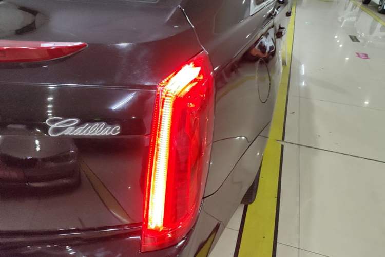Used Cadillac XTS 2015 28T Comfort Model Right Rear Taillight