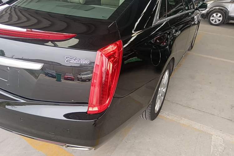Used Cadillac XTS 2015 28T Comfort Model Right Rear Taillight
