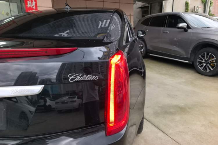 Used Cadillac XTS 2015 28T Comfort Model Right Rear Taillight