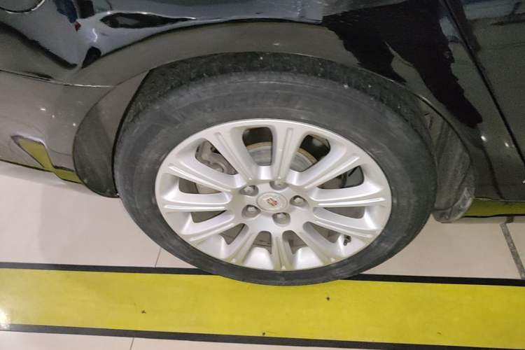 Used Cadillac XTS 2015 28T Comfort Model Right Rear Wheel Hub
