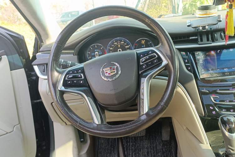 Used Cadillac XTS 2015 28T Platinum Edition Steering Wheel