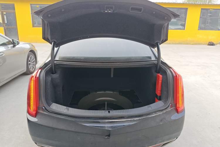 Used Cadillac XTS 2015 28T Comfort Model Trunk