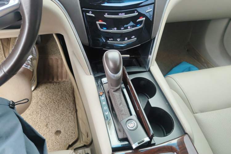 Used Cadillac XTS 2015 28T Comfort Model Gear Lever