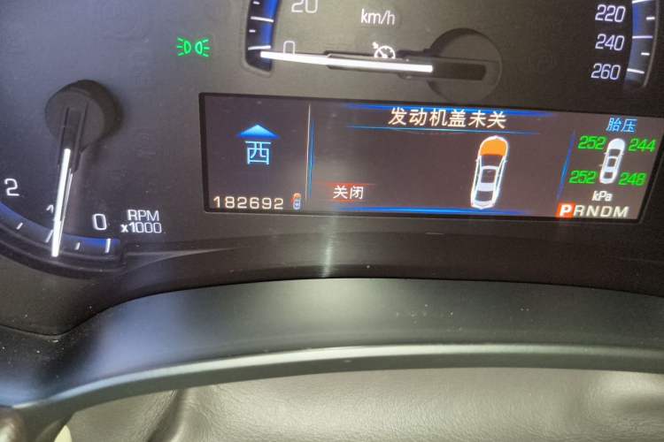Used Cadillac XTS 2015 28T Comfort Model Odometer Close Up