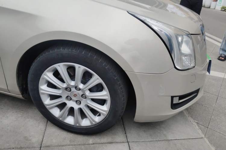 Used Cadillac XTS 2015 28T Comfort Model Right Front Wheel Hub