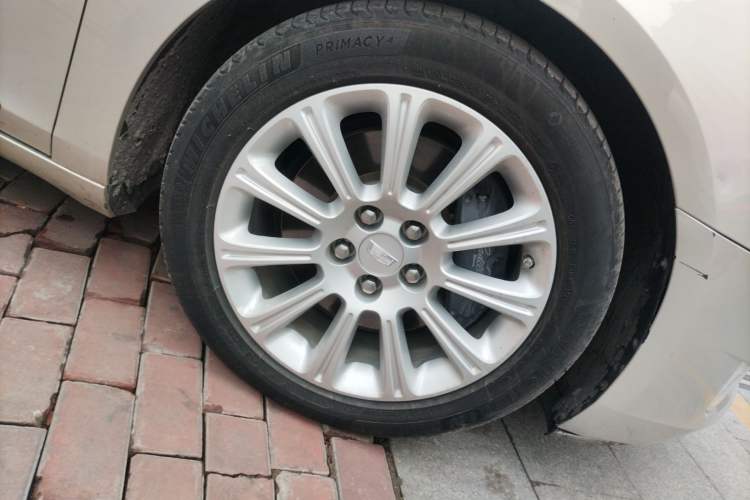 Used Cadillac XTS 2015 28T Luxury Model Right Front Wheel Hub