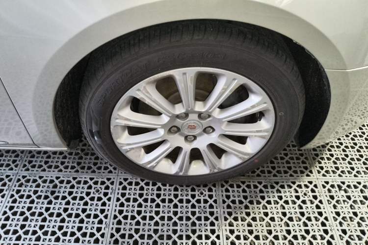 Used Cadillac XTS 2015 28T Comfort Model Right Front Wheel Hub